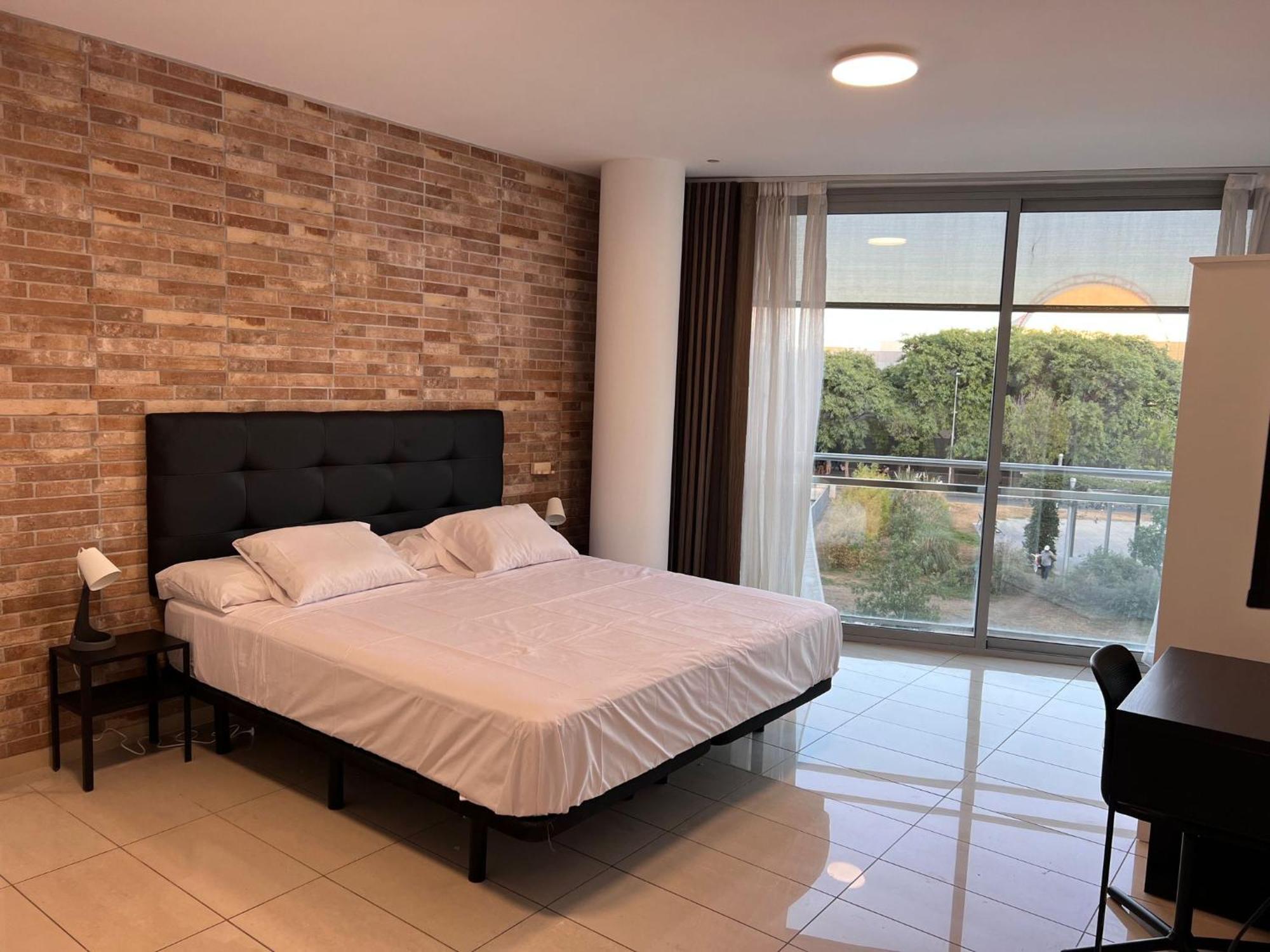 Fira Gran Via 2 - Private Rooms In A Shared Apartment - Habitaciones Privadas En Apartamento Compartido Οσπιταλέτ ντε Λιοβρεγάτ Εξωτερικό φωτογραφία