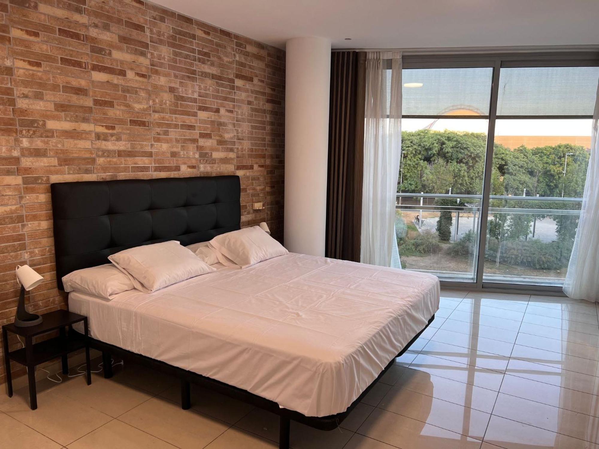 Fira Gran Via 2 - Private Rooms In A Shared Apartment - Habitaciones Privadas En Apartamento Compartido Οσπιταλέτ ντε Λιοβρεγάτ Εξωτερικό φωτογραφία