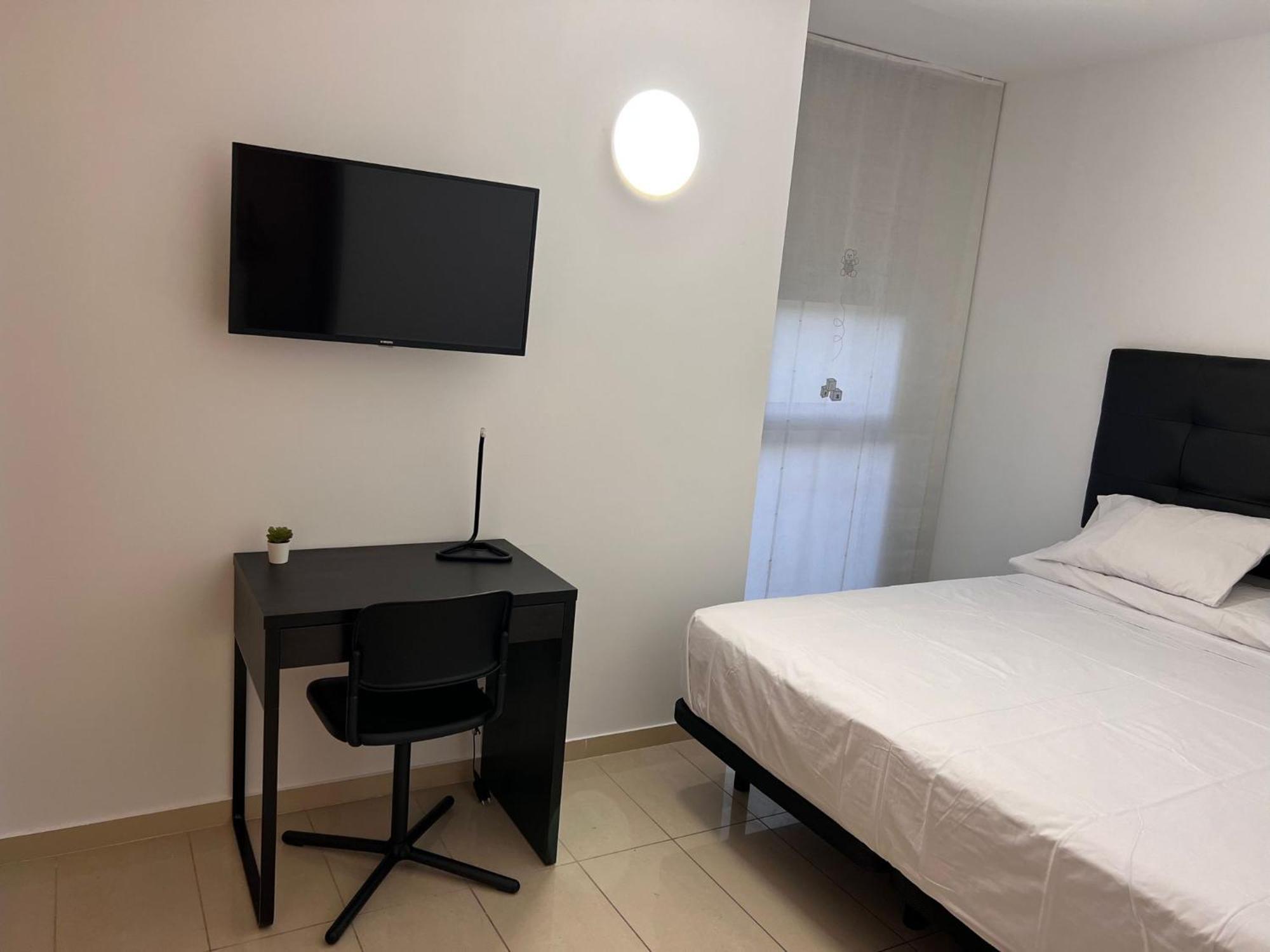 Fira Gran Via 2 - Private Rooms In A Shared Apartment - Habitaciones Privadas En Apartamento Compartido Οσπιταλέτ ντε Λιοβρεγάτ Εξωτερικό φωτογραφία