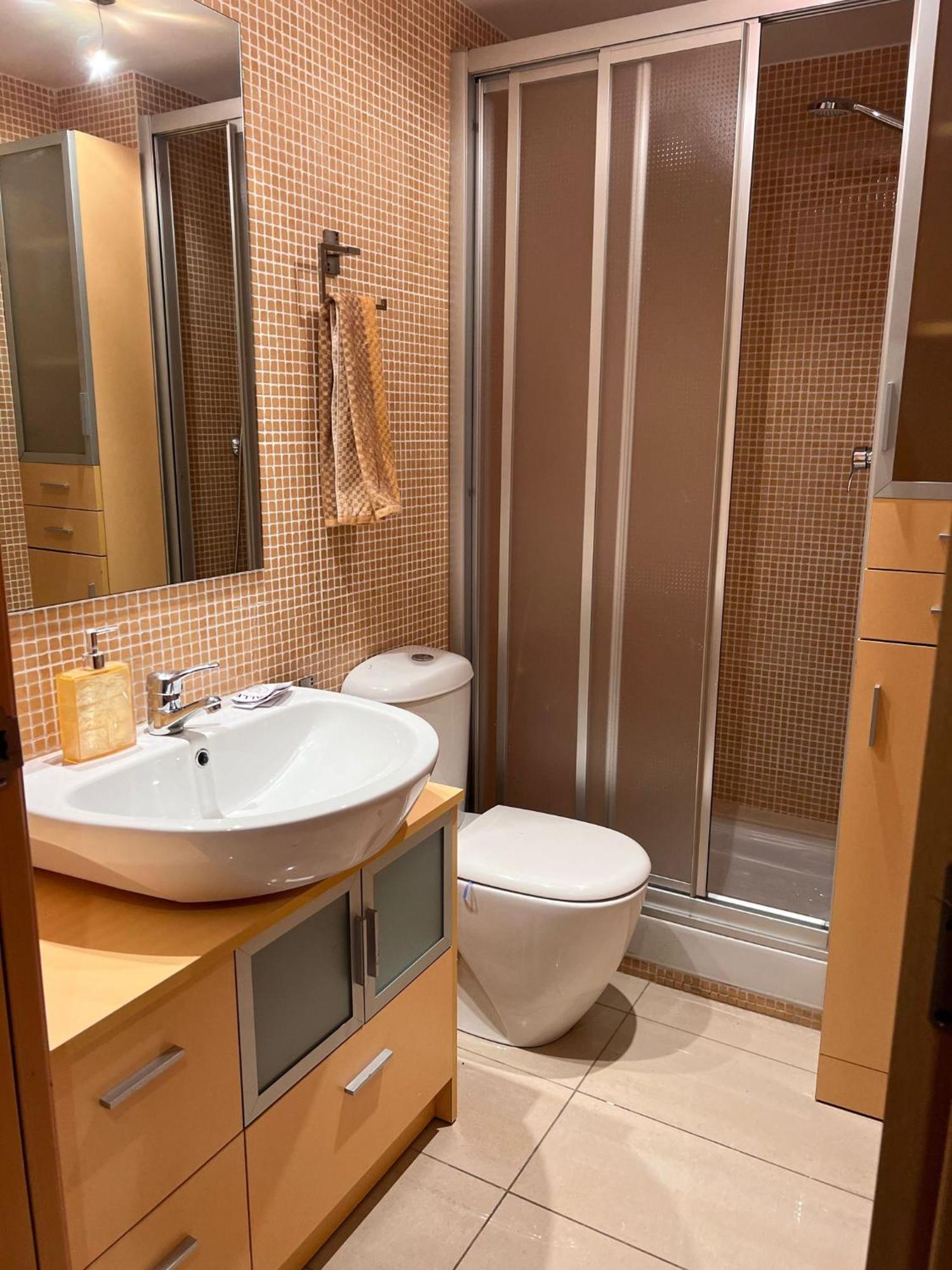 Fira Gran Via 2 - Private Rooms In A Shared Apartment - Habitaciones Privadas En Apartamento Compartido Οσπιταλέτ ντε Λιοβρεγάτ Εξωτερικό φωτογραφία
