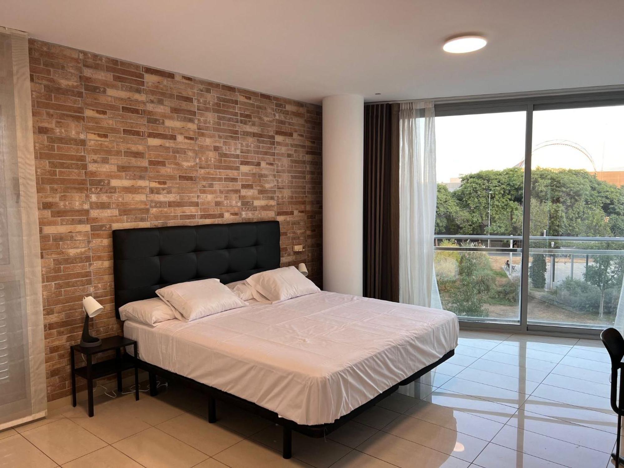 Fira Gran Via 2 - Private Rooms In A Shared Apartment - Habitaciones Privadas En Apartamento Compartido Οσπιταλέτ ντε Λιοβρεγάτ Εξωτερικό φωτογραφία
