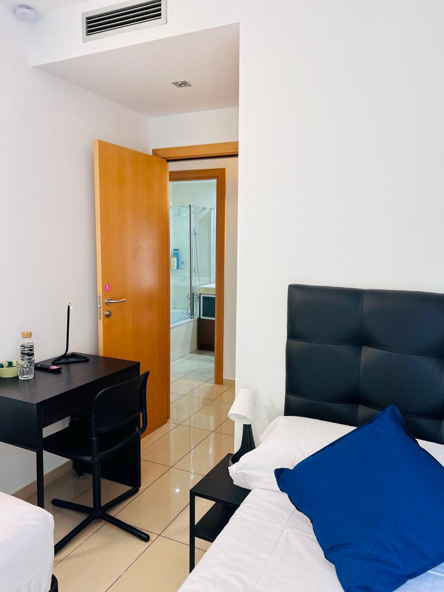 Fira Gran Via 2 - Private Rooms In A Shared Apartment - Habitaciones Privadas En Apartamento Compartido Οσπιταλέτ ντε Λιοβρεγάτ Εξωτερικό φωτογραφία