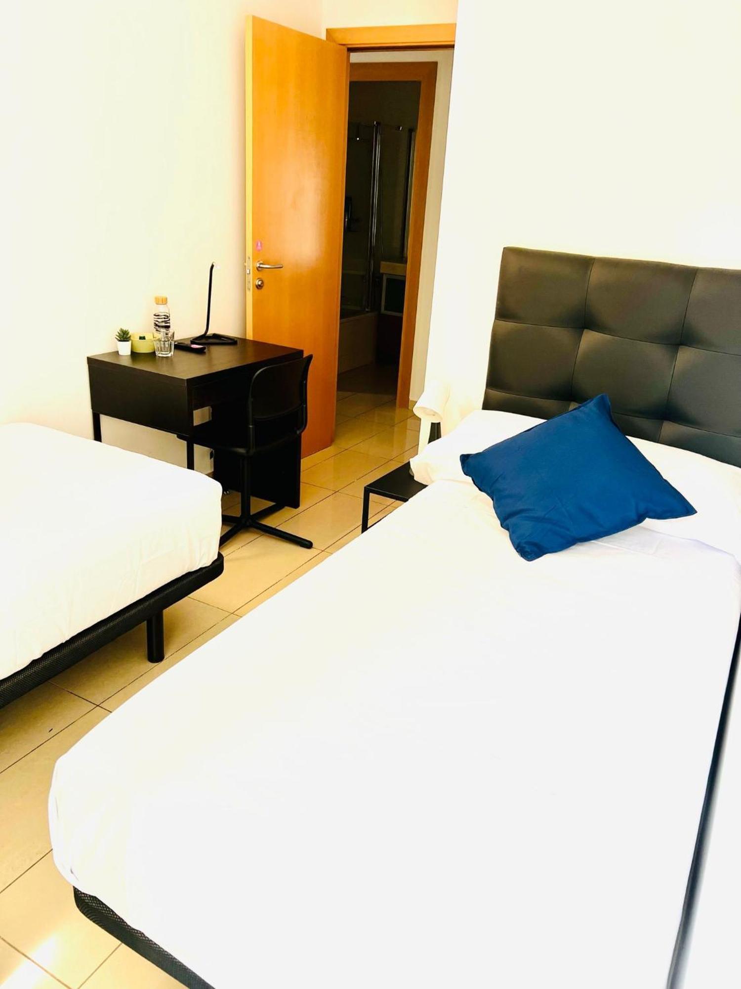 Fira Gran Via 2 - Private Rooms In A Shared Apartment - Habitaciones Privadas En Apartamento Compartido Οσπιταλέτ ντε Λιοβρεγάτ Εξωτερικό φωτογραφία