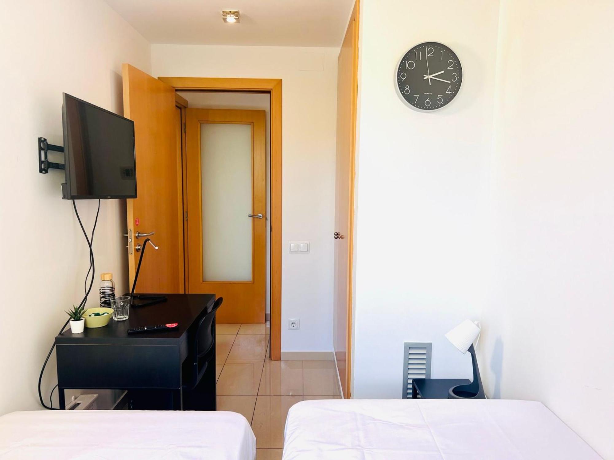 Fira Gran Via 2 - Private Rooms In A Shared Apartment - Habitaciones Privadas En Apartamento Compartido Οσπιταλέτ ντε Λιοβρεγάτ Εξωτερικό φωτογραφία