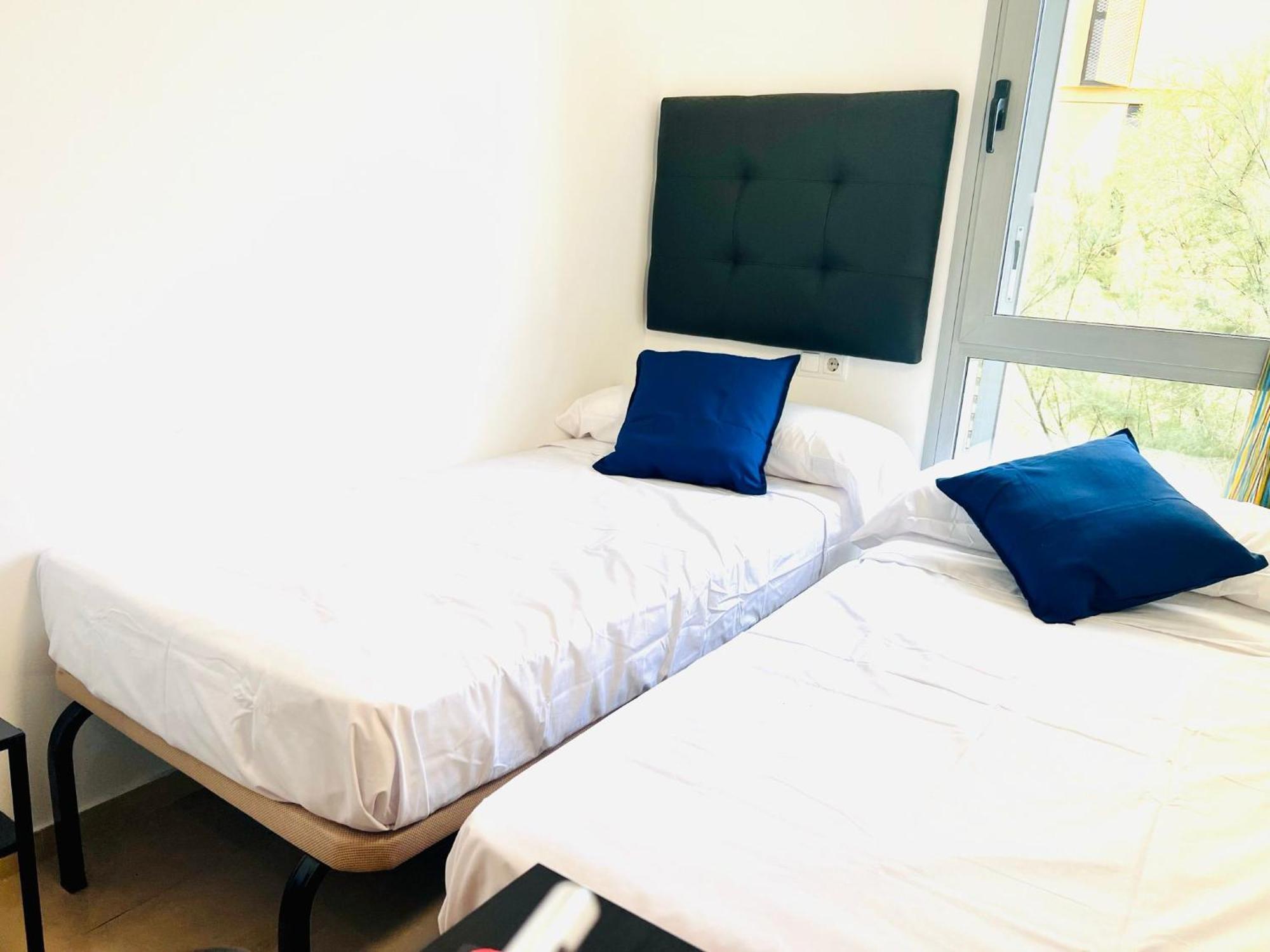 Fira Gran Via 2 - Private Rooms In A Shared Apartment - Habitaciones Privadas En Apartamento Compartido Οσπιταλέτ ντε Λιοβρεγάτ Εξωτερικό φωτογραφία
