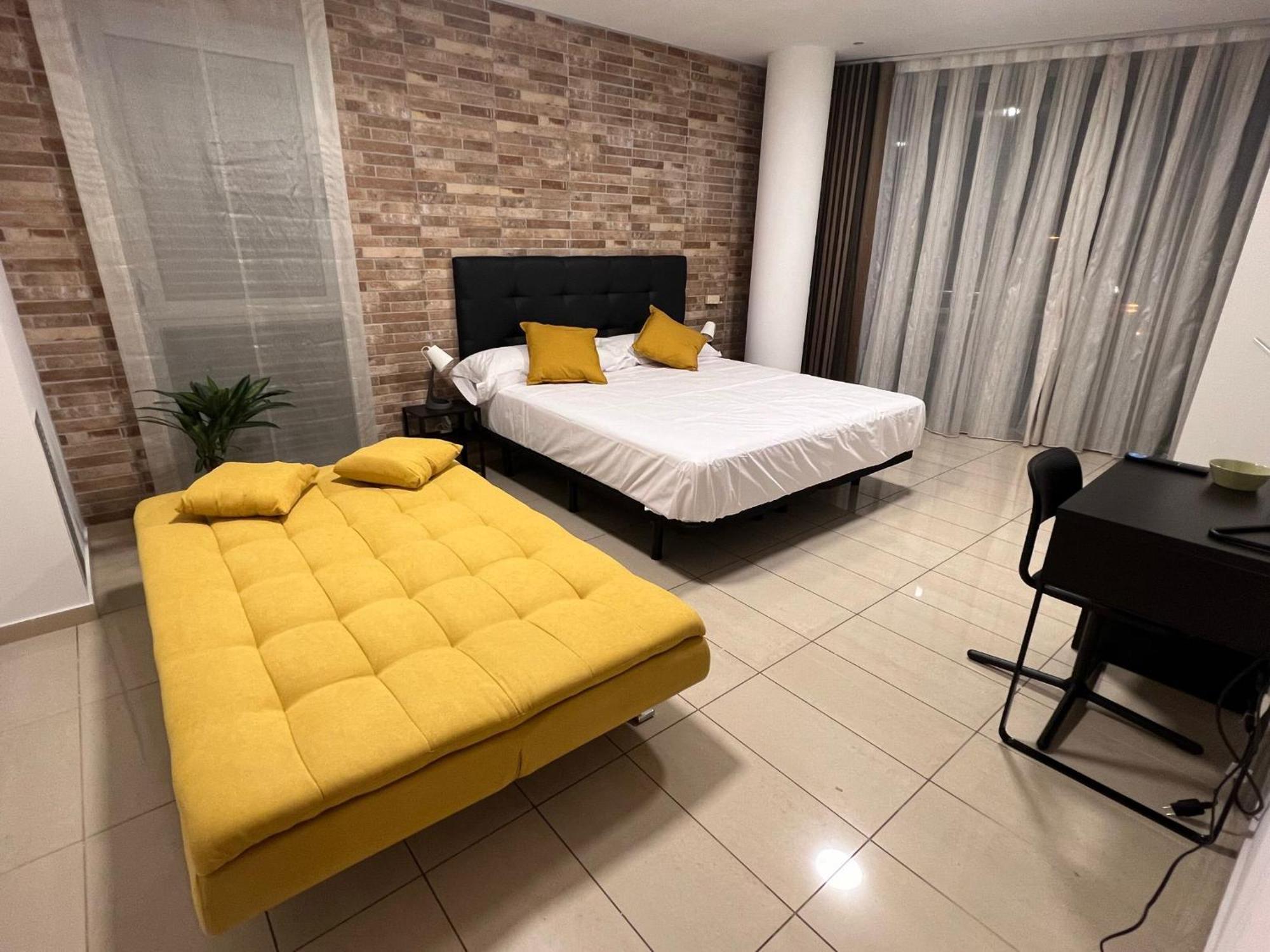 Fira Gran Via 2 - Private Rooms In A Shared Apartment - Habitaciones Privadas En Apartamento Compartido Οσπιταλέτ ντε Λιοβρεγάτ Εξωτερικό φωτογραφία