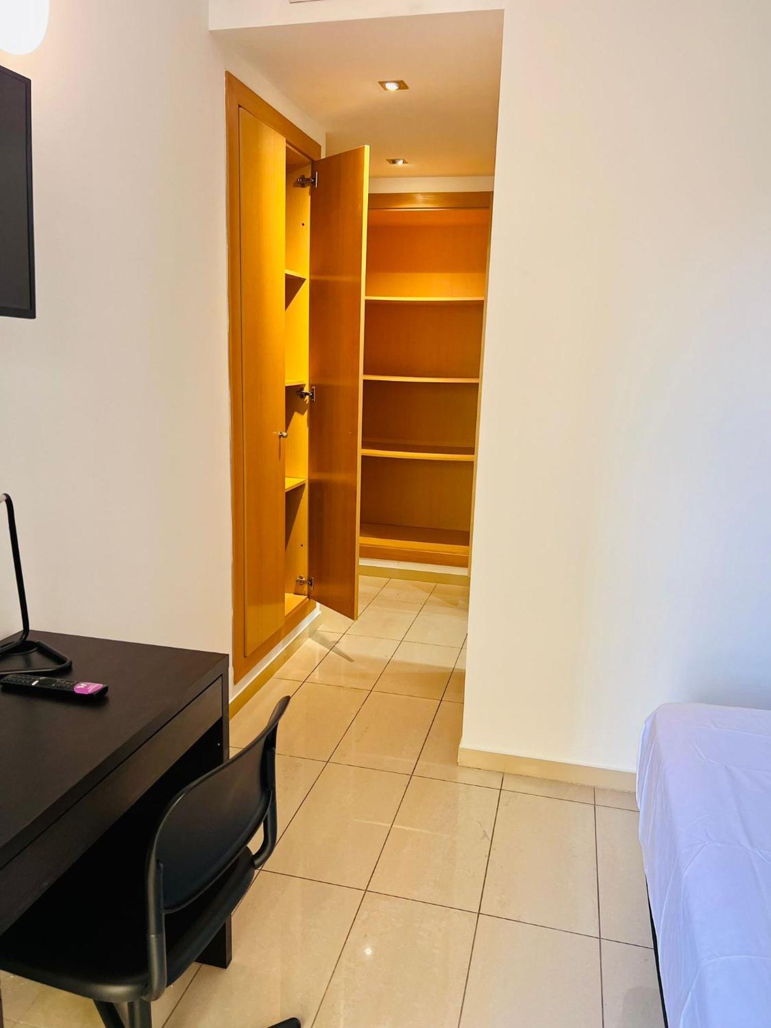 Fira Gran Via 2 - Private Rooms In A Shared Apartment - Habitaciones Privadas En Apartamento Compartido Οσπιταλέτ ντε Λιοβρεγάτ Εξωτερικό φωτογραφία