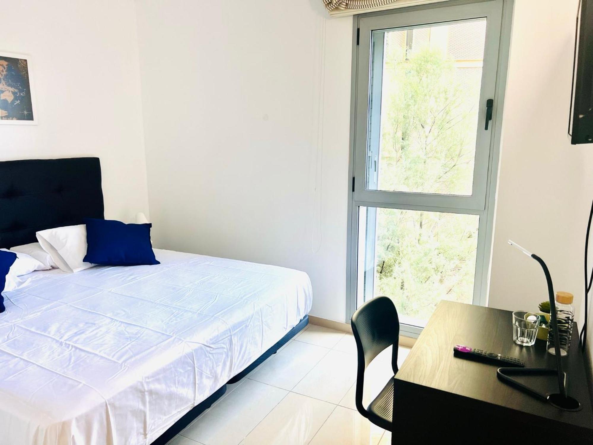 Fira Gran Via 2 - Private Rooms In A Shared Apartment - Habitaciones Privadas En Apartamento Compartido Οσπιταλέτ ντε Λιοβρεγάτ Εξωτερικό φωτογραφία