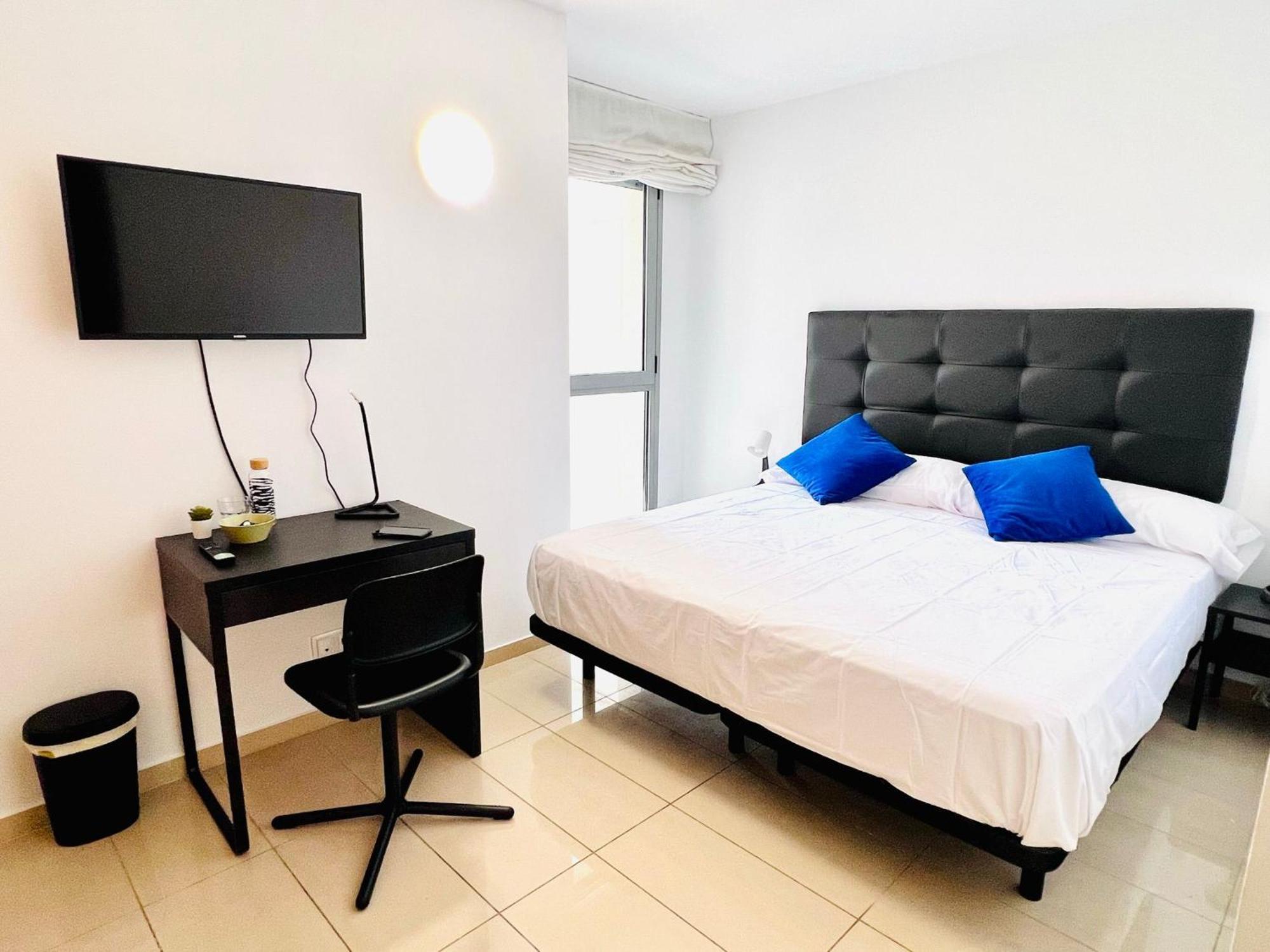 Fira Gran Via 2 - Private Rooms In A Shared Apartment - Habitaciones Privadas En Apartamento Compartido Οσπιταλέτ ντε Λιοβρεγάτ Εξωτερικό φωτογραφία