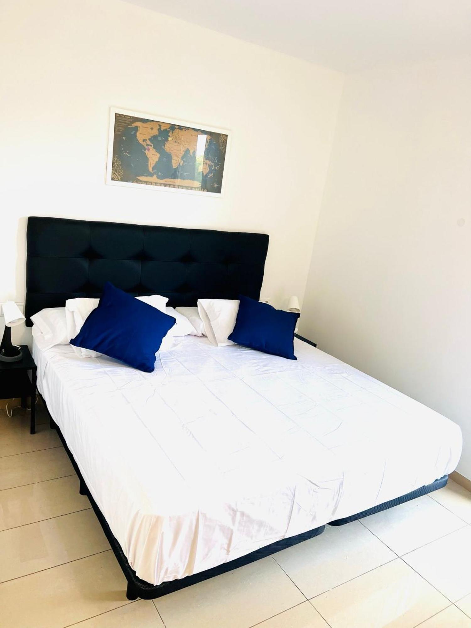 Fira Gran Via 2 - Private Rooms In A Shared Apartment - Habitaciones Privadas En Apartamento Compartido Οσπιταλέτ ντε Λιοβρεγάτ Εξωτερικό φωτογραφία