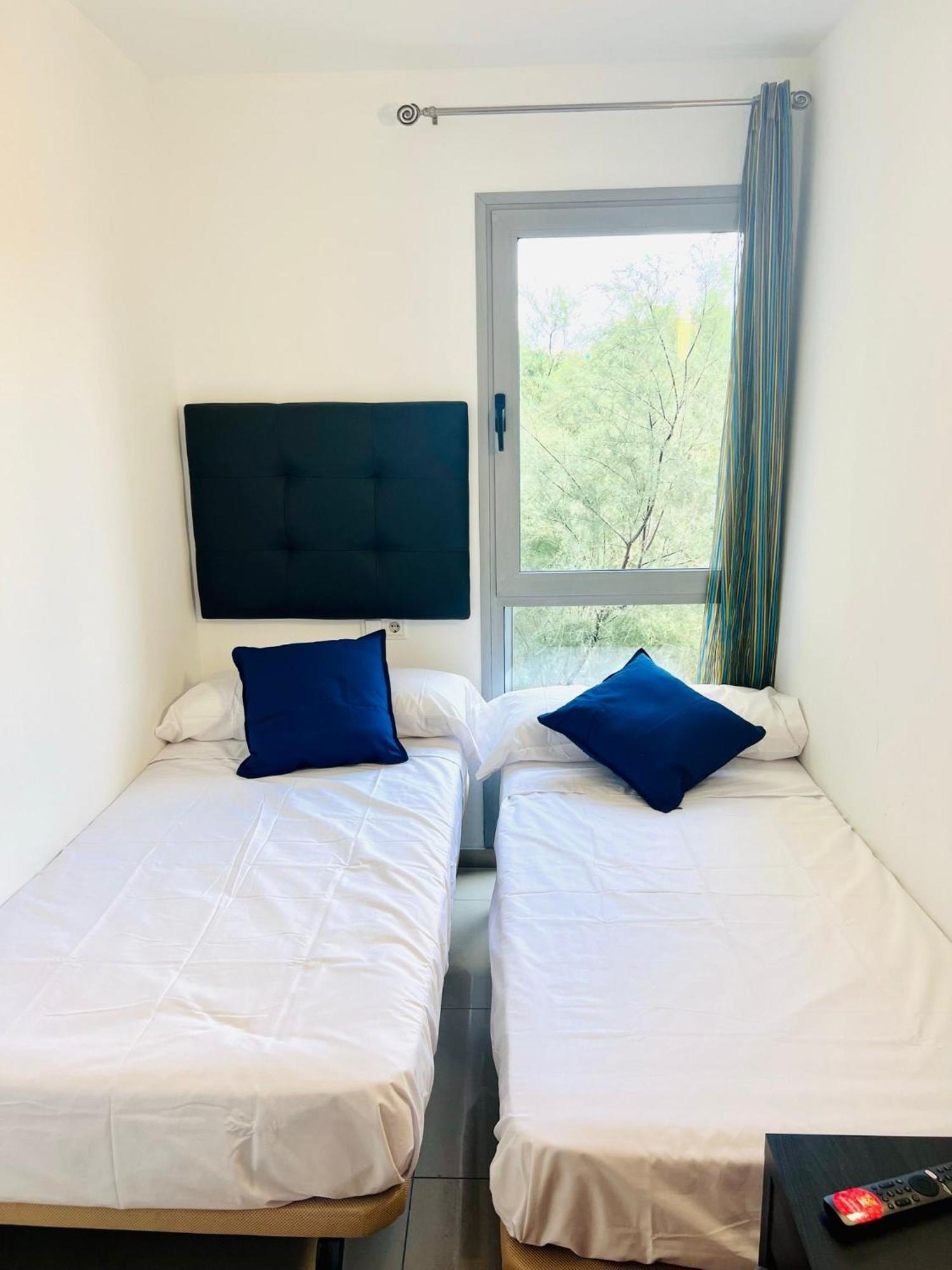 Fira Gran Via 2 - Private Rooms In A Shared Apartment - Habitaciones Privadas En Apartamento Compartido Οσπιταλέτ ντε Λιοβρεγάτ Εξωτερικό φωτογραφία