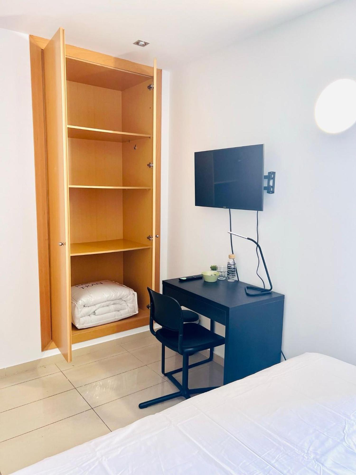 Fira Gran Via 2 - Private Rooms In A Shared Apartment - Habitaciones Privadas En Apartamento Compartido Οσπιταλέτ ντε Λιοβρεγάτ Εξωτερικό φωτογραφία